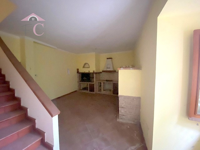 casale dell800 ristrutturato con terreno pianeggiante 6.png